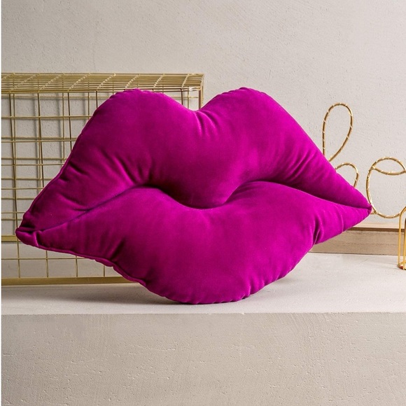PURPLE VELVET 👄 LIPS HOME ESSENTIAL PILLOW *NEW*